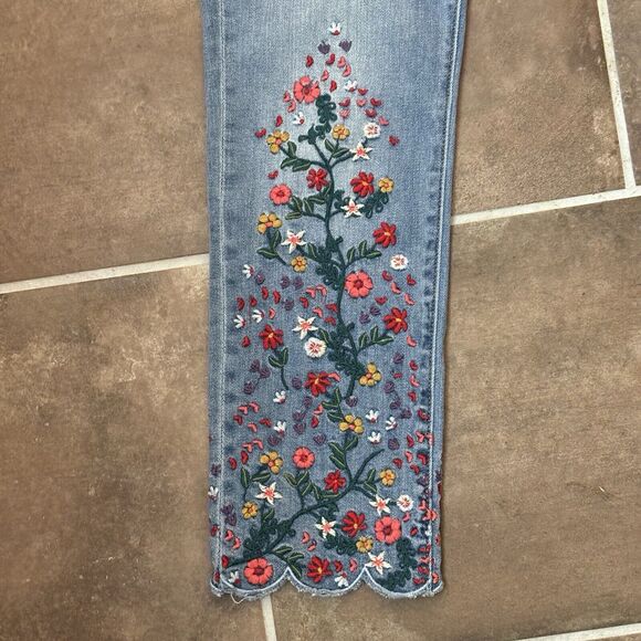 Floral Embroidered Women's Jeans - Picture 2 of 8